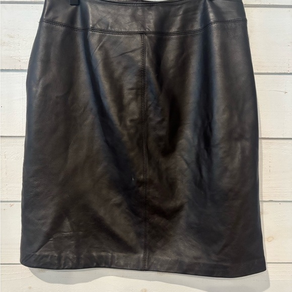 Croft & Barrow Black Leather Skirt. Size 8 - Picture 10 of 12